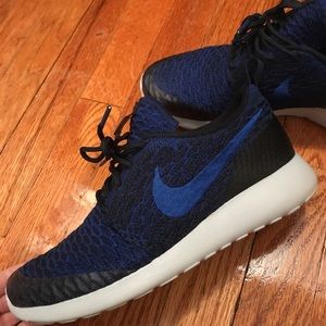 Like New Roshe Run Flyknit Nike